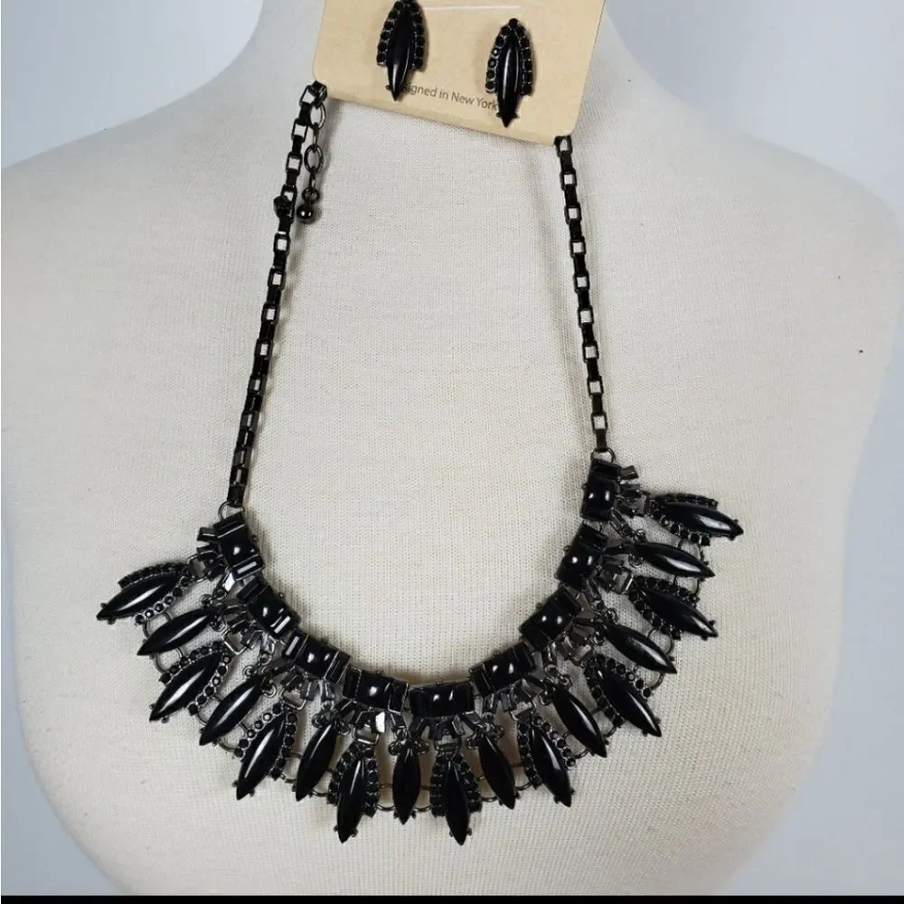 Womens  Choker Black Statement Necklace‎